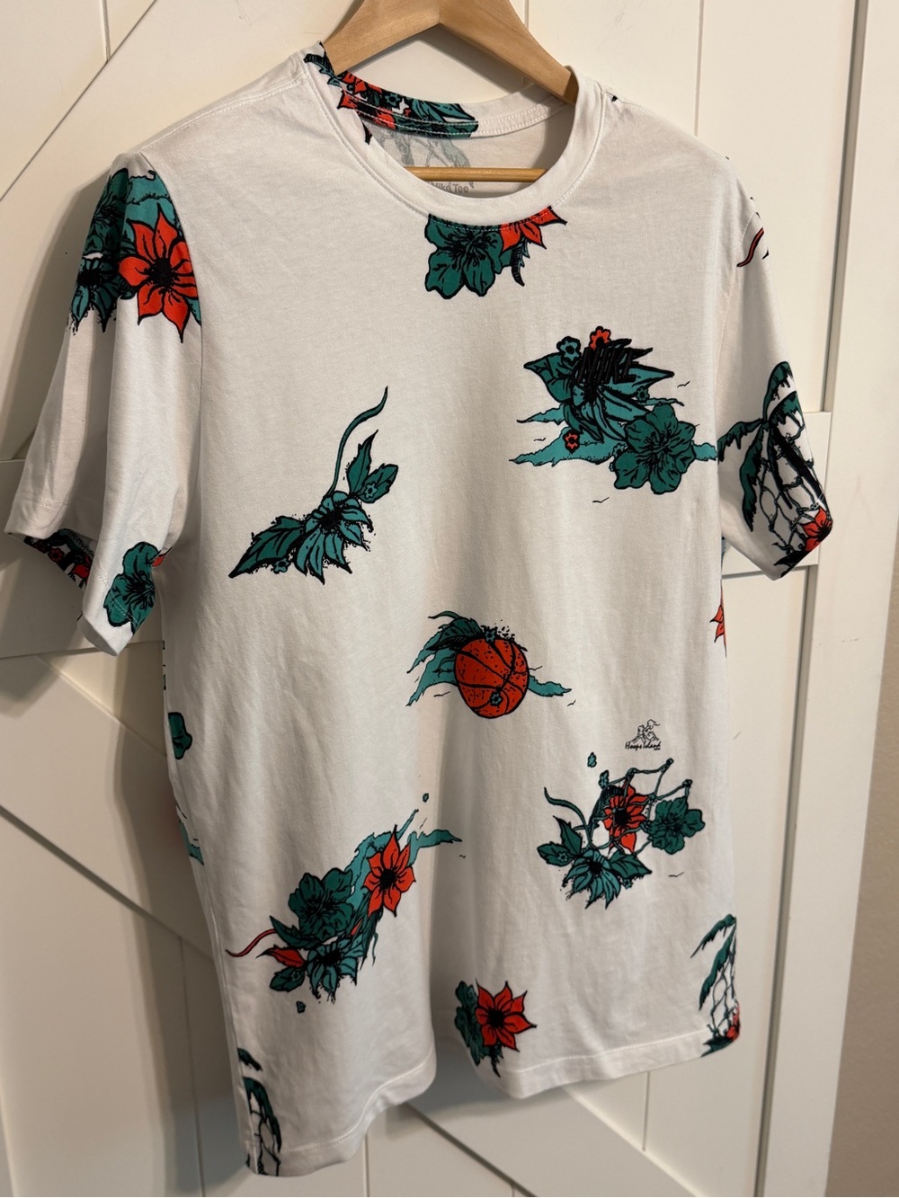 Nike Men’s XL Hoop Island T-Shirt Basketball White Floral Crew Neck 100% cotton